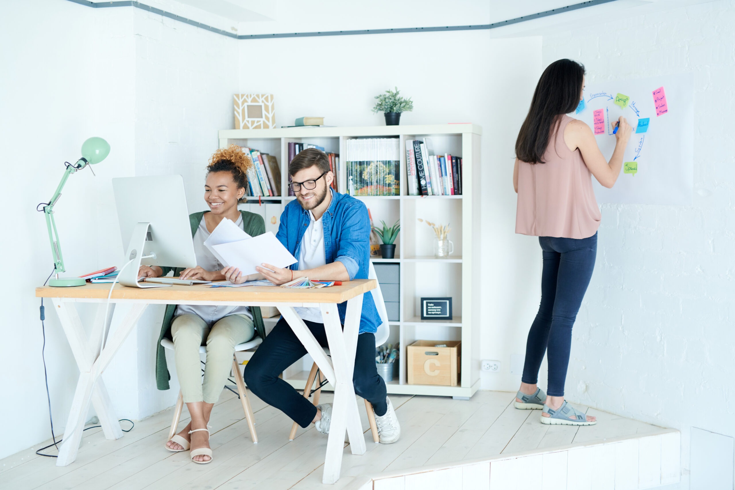 cómo decorar una oficina pequeña de trabajo