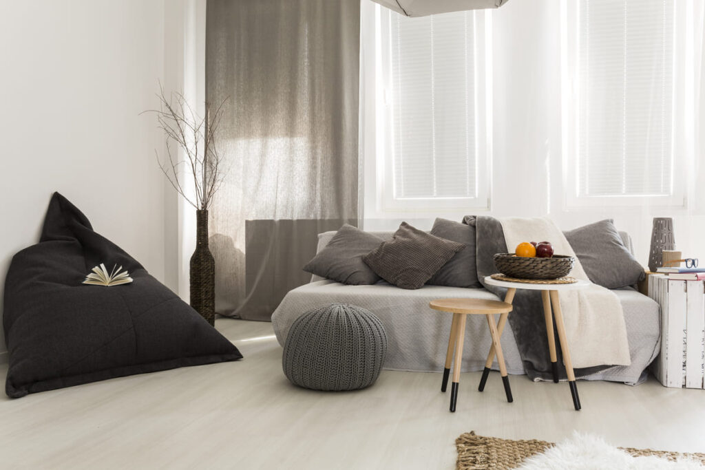 cortinas o persianas para cada ventana