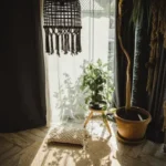 Fotografía de la decoración Slow Deco en el interior de una vivienda con cortinas incorporadas