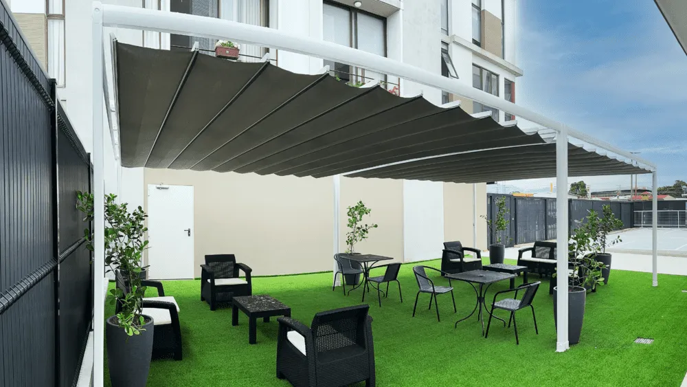 Fotografía de una de las pérgolas ZEN de Canetcam donde sabemos cómo decorar una terraza