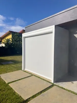 Fotografía de un Toldo Zipro en el exterior de un hogar de Canetcam donde sabemos cómo instalar un toldo