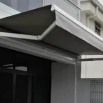 Fotografía de un toldo retráctil de un hogar, el cual es uno de los tipos de toldos de Canetcam
